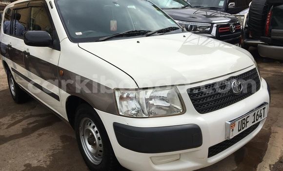 Acheter Occasion Voiture Toyota Succeed Blanc à Kampala, Ouganda