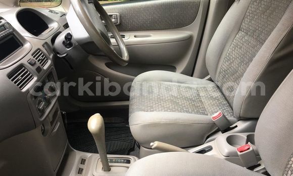 Gura Yakoze Toyota Corolla Spacio Silver Imodoka i Kampala mu Uganda Gura Yakoze Toyota Corolla Spacio Silver Imodoka i Kampala mu Uganda