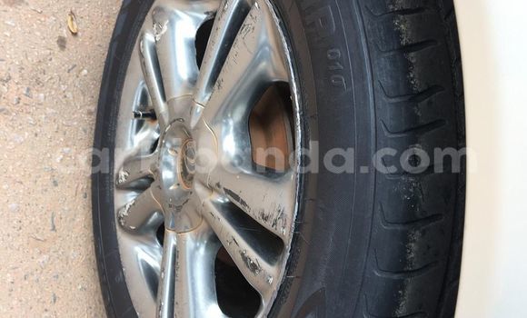 Gura Yakoze Toyota Corolla Spacio Silver Imodoka i Kampala mu Uganda Gura Yakoze Toyota Corolla Spacio Silver Imodoka i Kampala mu Uganda