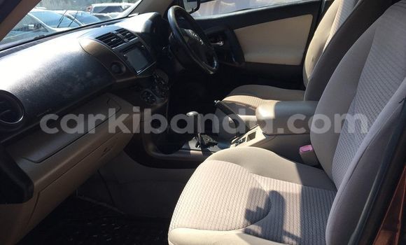 Gura Yakoze Toyota Vanguard Red Imodoka i Kampala mu Uganda Gura Yakoze Toyota Vanguard Red Imodoka i Kampala mu Uganda