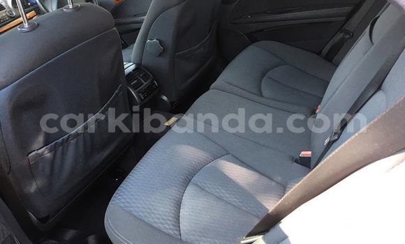 Gura Yakoze Mercedes‒Benz E–Class Black Imodoka i Kampala mu Uganda Gura Yakoze Mercedes‒Benz E–Class Black Imodoka i Kampala mu Uganda