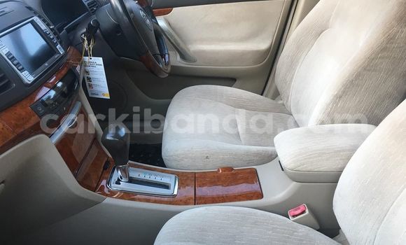 Gura Yakoze Toyota Premio Silver Imodoka i Kampala mu Uganda Gura Yakoze Toyota Premio Silver Imodoka i Kampala mu Uganda