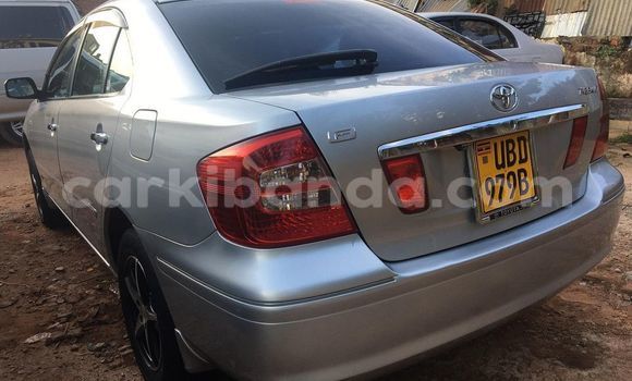 Gura Yakoze Toyota Premio Silver Imodoka i Kampala mu Uganda Gura Yakoze Toyota Premio Silver Imodoka i Kampala mu Uganda