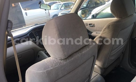 Gura Yakoze Toyota Kluger Silver Imodoka i Kampala mu Uganda Gura Yakoze Toyota Kluger Silver Imodoka i Kampala mu Uganda