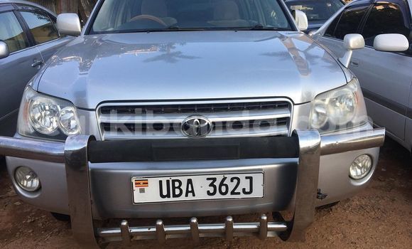 Gura Yakoze Toyota Kluger Silver Imodoka i Kampala mu Uganda Gura Yakoze Toyota Kluger Silver Imodoka i Kampala mu Uganda