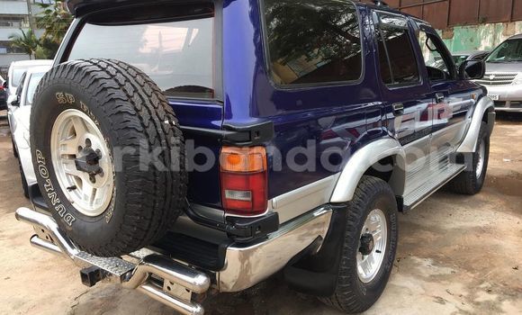 Gura Yakoze Toyota Hilux Blue Imodoka i Kampala mu Uganda Gura Yakoze Toyota Hilux Blue Imodoka i Kampala mu Uganda