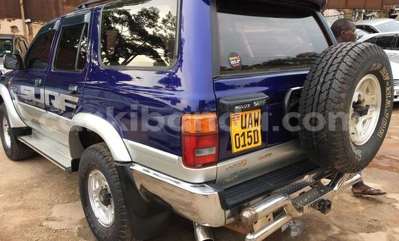 Gura Yakoze Toyota Hilux Blue Imodoka i Kampala mu Uganda Gura Yakoze Toyota Hilux Blue Imodoka i Kampala mu Uganda
