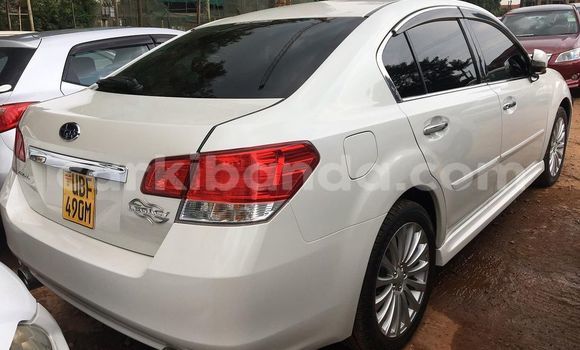 Gura Yakoze Subaru Legacy White Imodoka i Kalangala mu Central Gura Yakoze Subaru Legacy White Imodoka i Kalangala mu Central