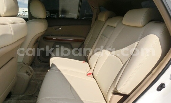 Gura Yakoze Toyota Harrier White Imodoka i Kampala mu Uganda Gura Yakoze Toyota Harrier White Imodoka i Kampala mu Uganda