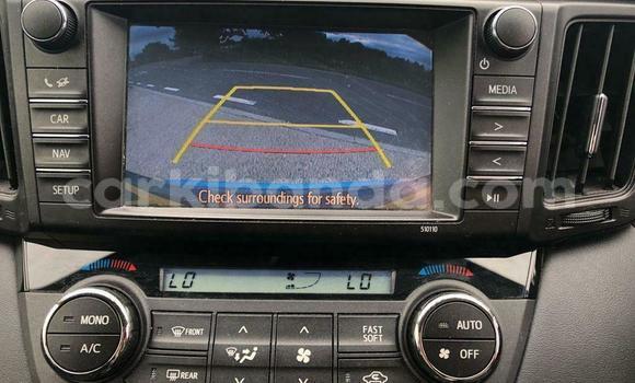 Gura Yakoze Toyota RAV4 Blue Imodoka i Kampala mu Uganda Gura Yakoze Toyota RAV4 Blue Imodoka i Kampala mu Uganda