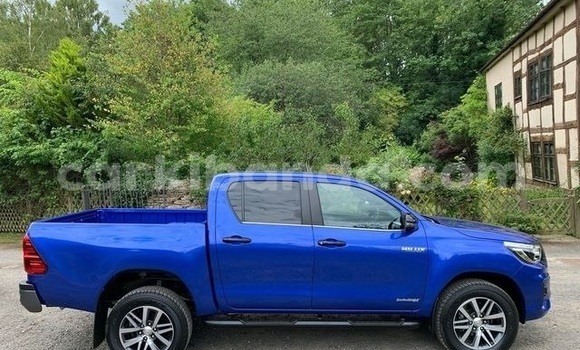 Buy Used Toyota Hilux Blue Car in Kampala in Uganda Buy Used Toyota Hilux Blue Car in Kampala in Uganda