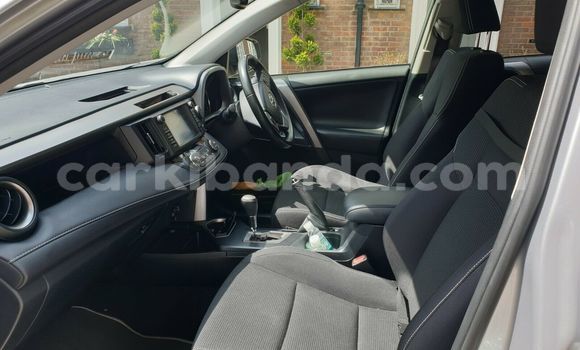 Gura Yakoze Toyota RAV4 Beige Imodoka i Kampala mu Uganda Gura Yakoze Toyota RAV4 Beige Imodoka i Kampala mu Uganda