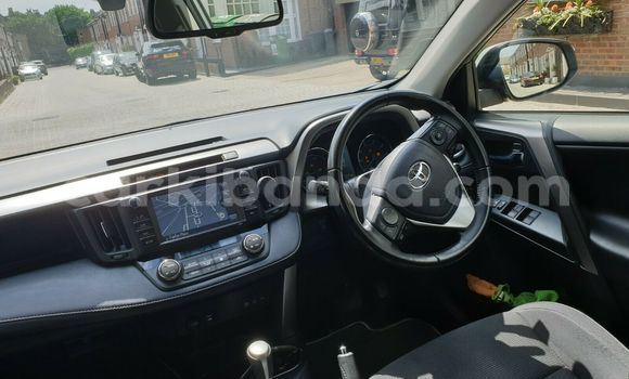 Gura Yakoze Toyota RAV4 Beige Imodoka i Kampala mu Uganda Gura Yakoze Toyota RAV4 Beige Imodoka i Kampala mu Uganda