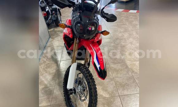 Gura Yakoze Yamaha YZ450F Red Bike i Kampala mu Uganda Gura Yakoze Yamaha YZ450F Red Bike i Kampala mu Uganda