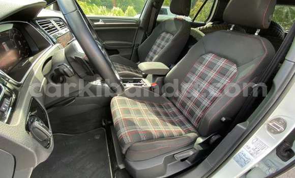 Nunua Ilio tumika Yamaha R1 Bluu Bike ndani ya Kampala nchini Uganda Nunua Ilio tumika Yamaha R1 Bluu Bike ndani ya Kampala nchini Uganda