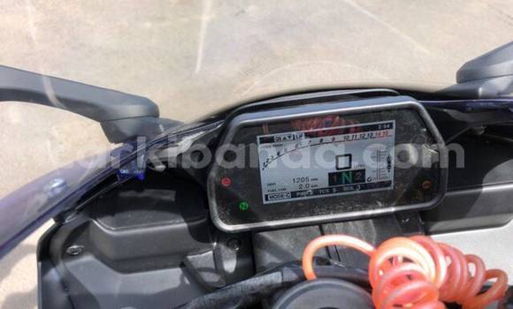 Nunua Ilio tumika Yamaha R1 Bluu Bike ndani ya Kampala nchini Uganda Nunua Ilio tumika Yamaha R1 Bluu Bike ndani ya Kampala nchini Uganda