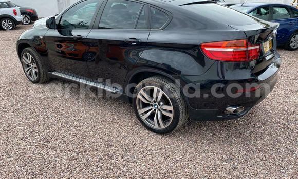 Gura Yakoze BMW X6 Black Imodoka i Kampala mu Uganda Gura Yakoze BMW X6 Black Imodoka i Kampala mu Uganda