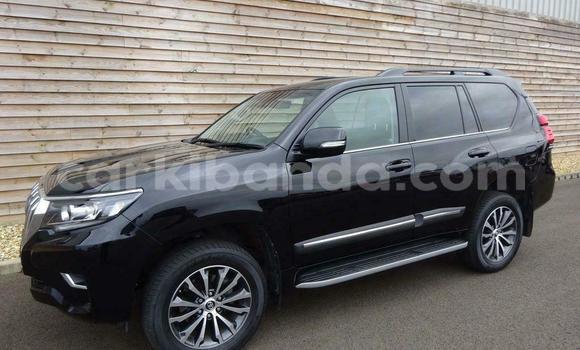 Nunua Ilio tumika Toyota Land Cruiser Prado Nyeusi Gari ndani ya Kampala nchini Uganda