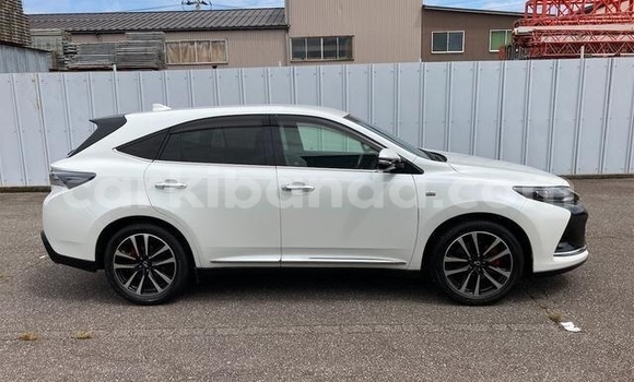 Acheter Occasion Voiture Toyota Harrier Blanc à Kampala, Ouganda