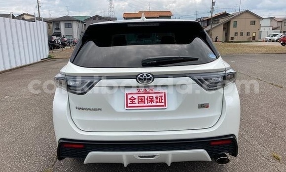 Gura Yakoze Toyota Harrier White Imodoka i Kampala mu Uganda Gura Yakoze Toyota Harrier White Imodoka i Kampala mu Uganda