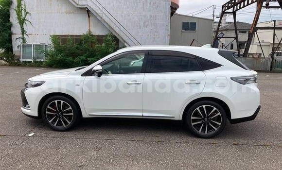 Buy Used Toyota Harrier White Car in Kampala in Uganda Buy Used Toyota Harrier White Car in Kampala in Uganda