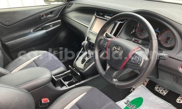 Buy Used Toyota Harrier White Car in Kampala in Uganda Buy Used Toyota Harrier White Car in Kampala in Uganda