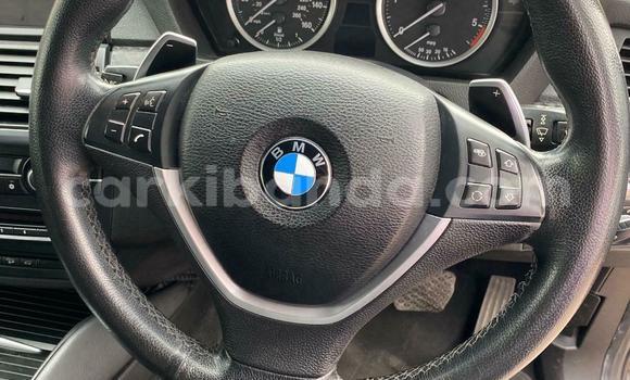 Gura Yakoze BMW X6 M Black Imodoka i Kampala mu Uganda Gura Yakoze BMW X6 M Black Imodoka i Kampala mu Uganda