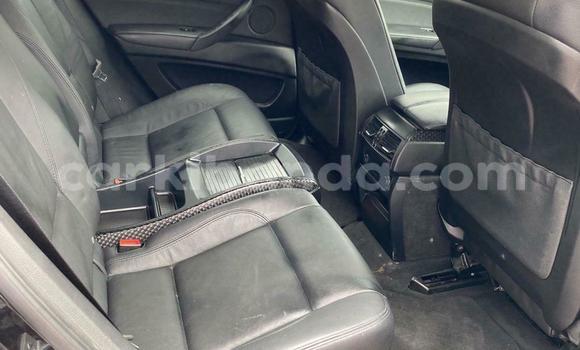 Gura Yakoze BMW X6 M Black Imodoka i Kampala mu Uganda Gura Yakoze BMW X6 M Black Imodoka i Kampala mu Uganda
