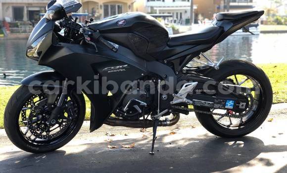 Gura Yakoze Honda CBR 1000 RR Black Bike i Kampala mu Uganda Gura Yakoze Honda CBR 1000 RR Black Bike i Kampala mu Uganda
