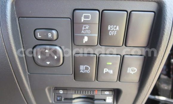 Nunua Ilio tumika Toyota Land Cruiser Nyeusi Gari ndani ya Kampala nchini Uganda Nunua Ilio tumika Toyota Land Cruiser Nyeusi Gari ndani ya Kampala nchini Uganda