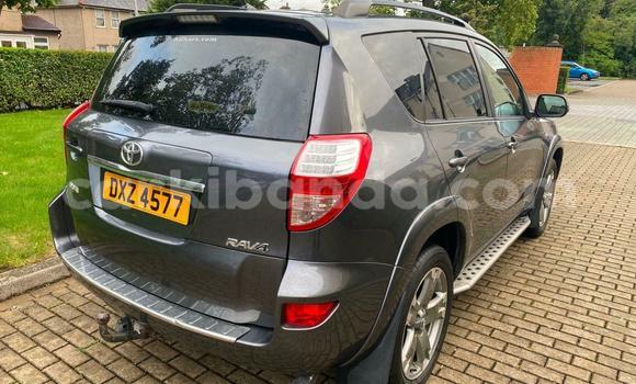 Acheter Occasion Voiture Toyota RAV4 Beige à Kampala, Ouganda Acheter Occasion Voiture Toyota RAV4 Beige à Kampala, Ouganda