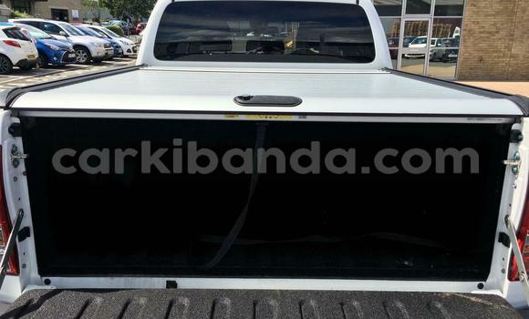 Gura Yakoze Toyota Hilux White Imodoka i Kampala mu Uganda Gura Yakoze Toyota Hilux White Imodoka i Kampala mu Uganda