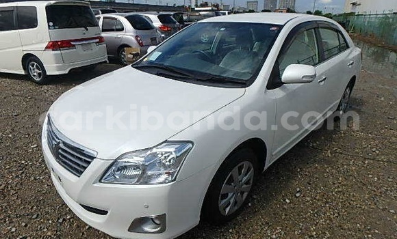 Gura Yakoze Toyota Premio White Imodoka i Kampala mu Uganda Gura Yakoze Toyota Premio White Imodoka i Kampala mu Uganda