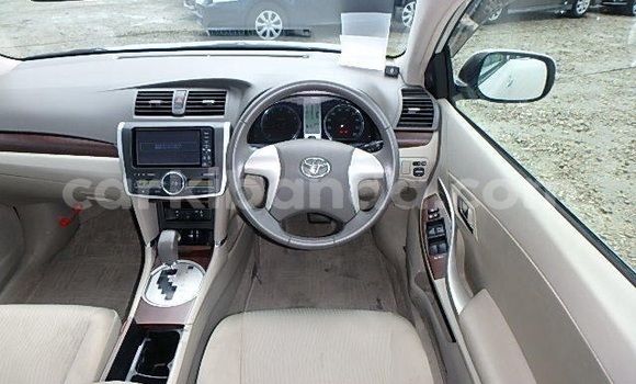 Gura Yakoze Toyota Premio White Imodoka i Kampala mu Uganda Gura Yakoze Toyota Premio White Imodoka i Kampala mu Uganda