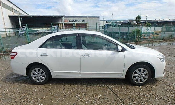 Gura Yakoze Toyota Premio White Imodoka i Kampala mu Uganda Gura Yakoze Toyota Premio White Imodoka i Kampala mu Uganda