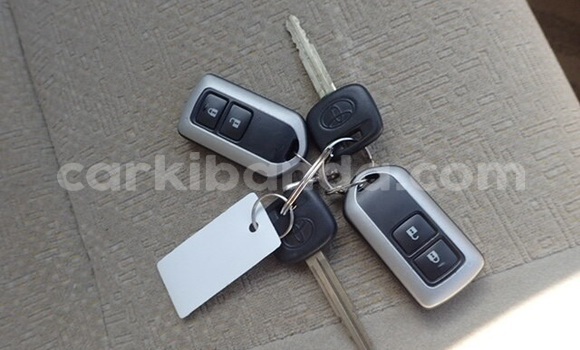 Gura Yakoze Toyota Spacio White Imodoka i Kampala mu Uganda Gura Yakoze Toyota Spacio White Imodoka i Kampala mu Uganda