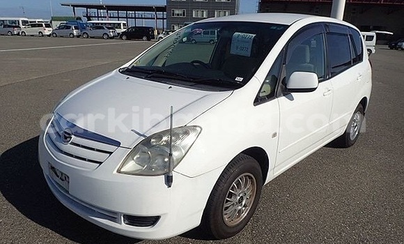 Gura Yakoze Toyota Spacio White Imodoka i Kampala mu Uganda Gura Yakoze Toyota Spacio White Imodoka i Kampala mu Uganda