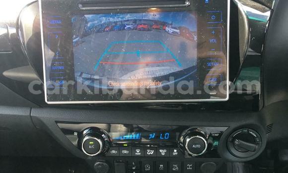 Nunua Ilio tumika Toyota Hilux Nyeupe Gari ndani ya Kampala nchini Uganda Nunua Ilio tumika Toyota Hilux Nyeupe Gari ndani ya Kampala nchini Uganda