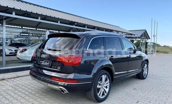 Gura Yakoze Audi Q7 Black Imodoka i Kampala mu Uganda Gura Yakoze Audi Q7 Black Imodoka i Kampala mu Uganda