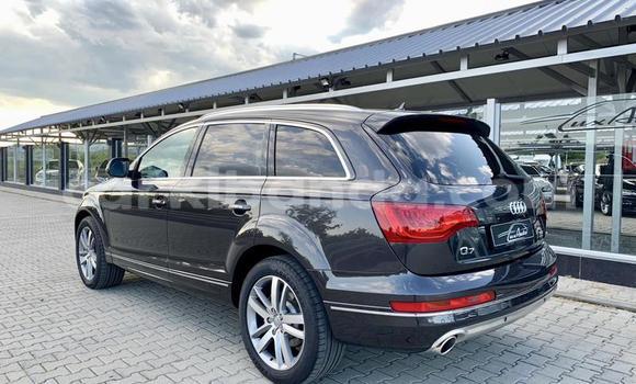 Gura Yakoze Audi Q7 Black Imodoka i Kampala mu Uganda Gura Yakoze Audi Q7 Black Imodoka i Kampala mu Uganda