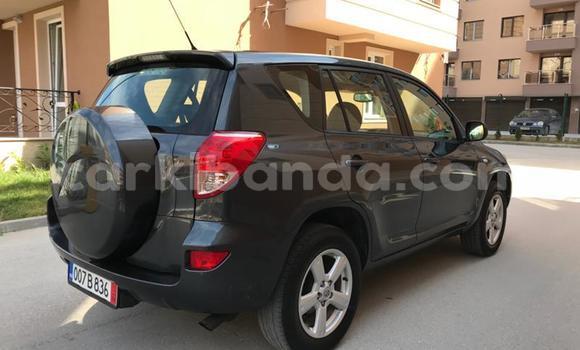 Nunua Ilio tumika Toyota RAV4 Nyeusi Gari ndani ya Kampala nchini Uganda Nunua Ilio tumika Toyota RAV4 Nyeusi Gari ndani ya Kampala nchini Uganda