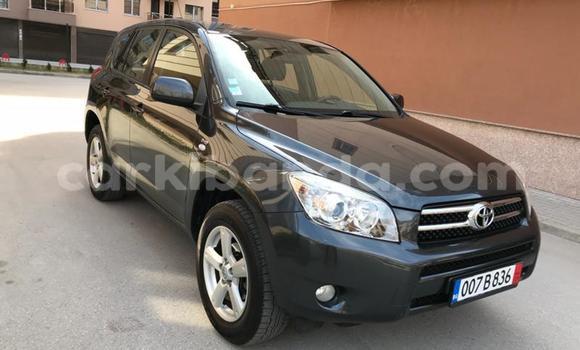 Nunua Ilio tumika Toyota RAV4 Nyeusi Gari ndani ya Kampala nchini Uganda Nunua Ilio tumika Toyota RAV4 Nyeusi Gari ndani ya Kampala nchini Uganda
