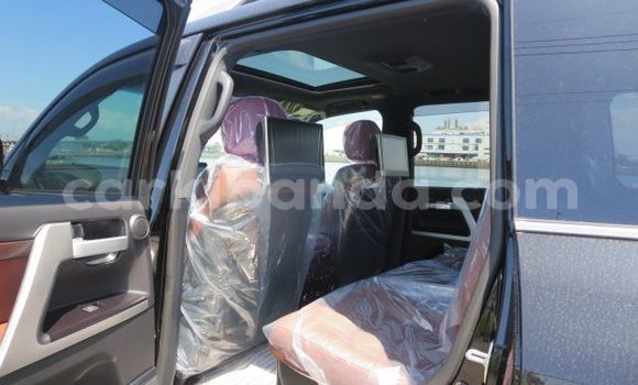 Gura Yakoze Toyota Land Cruiser Black Imodoka i Kampala mu Uganda Gura Yakoze Toyota Land Cruiser Black Imodoka i Kampala mu Uganda