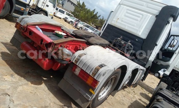 Gura Nshya Mercedes‒Benz 2538 White Ikamyo i Kampala mu Uganda Gura Nshya Mercedes‒Benz 2538 White Ikamyo i Kampala mu Uganda