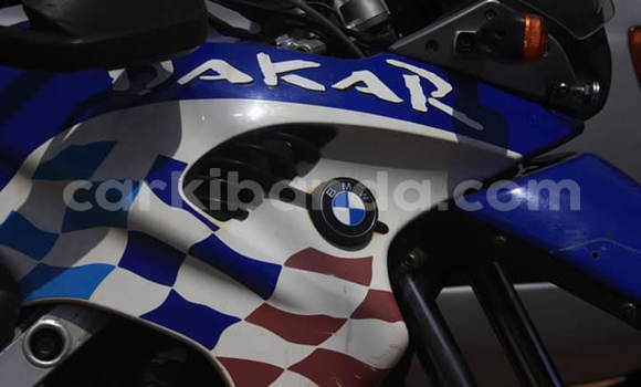 Gura Yakoze BMW F 650 Blue Bike i Kampala mu Uganda