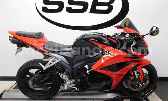 Gura Yakoze Honda CBR 1000 RR Red Bike i Kampala mu Uganda