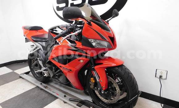 Nunua Ilio tumika Honda CBR 1000 RR Nyekundu Bike ndani ya Kampala nchini Uganda Nunua Ilio tumika Honda CBR 1000 RR Nyekundu Bike ndani ya Kampala nchini Uganda