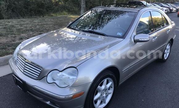 Nunua Ilio tumika Mercedes‒Benz 230 Nyingine Gari ndani ya Kampala nchini Uganda