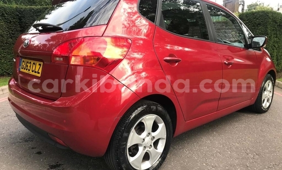 Nunua Ilio tumika Kia Venga Nyekundu Gari ndani ya Kampala nchini Uganda Nunua Ilio tumika Kia Venga Nyekundu Gari ndani ya Kampala nchini Uganda