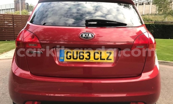 Nunua Ilio tumika Kia Venga Nyekundu Gari ndani ya Kampala nchini Uganda Nunua Ilio tumika Kia Venga Nyekundu Gari ndani ya Kampala nchini Uganda